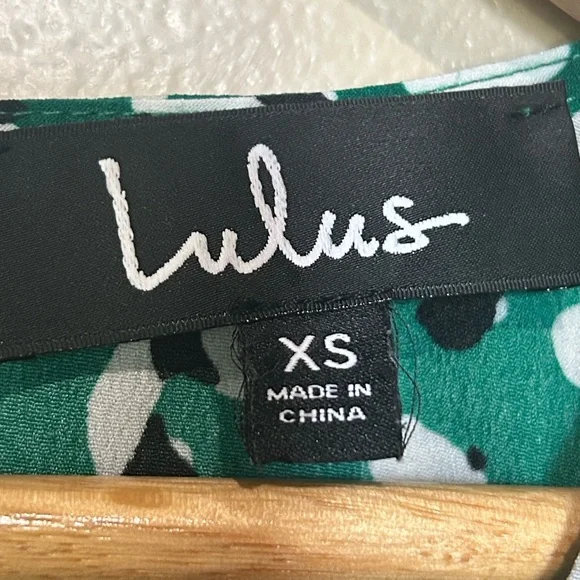 Lulu's Green Patterned Romper - Picture 6 of 7